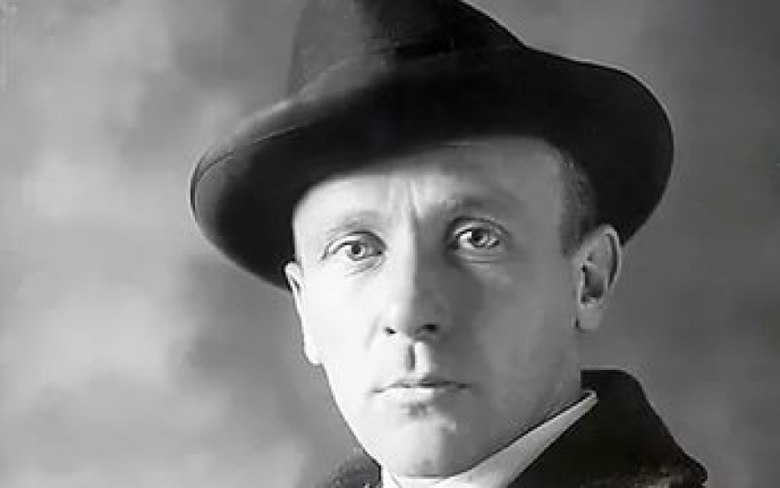 Михаил Булгаков «Белая гвардия» А зачем оно было? Никто не скажет. Заплатит ли кто-нибудь за кровь? Нет. Никто. Просто растает снег, взойдёт зелёная