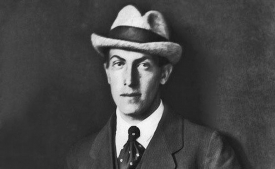 Анатолий Мариенгоф «Циники» В Казани раскрыли контрреволюционный офицерский заговор. Начались обыски и аресты. Замешанные офицеры бежали в Райвскую