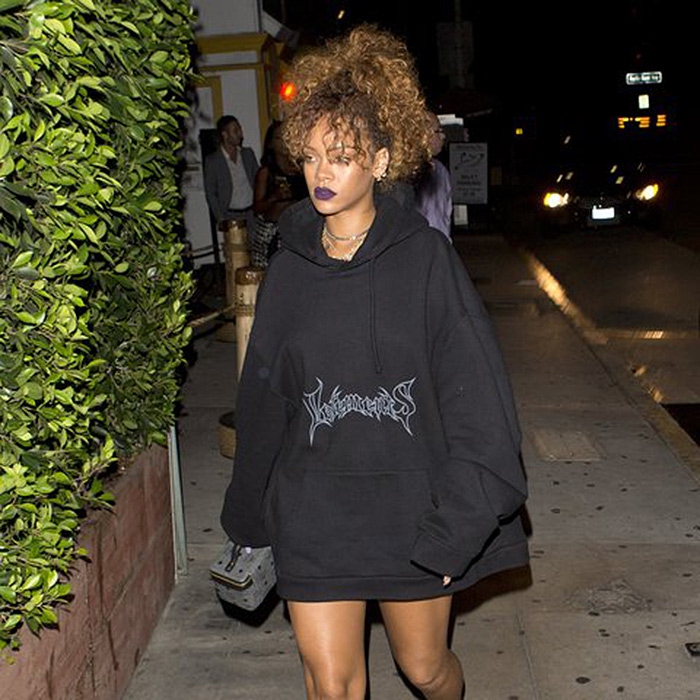 Рианна в худи Vetements