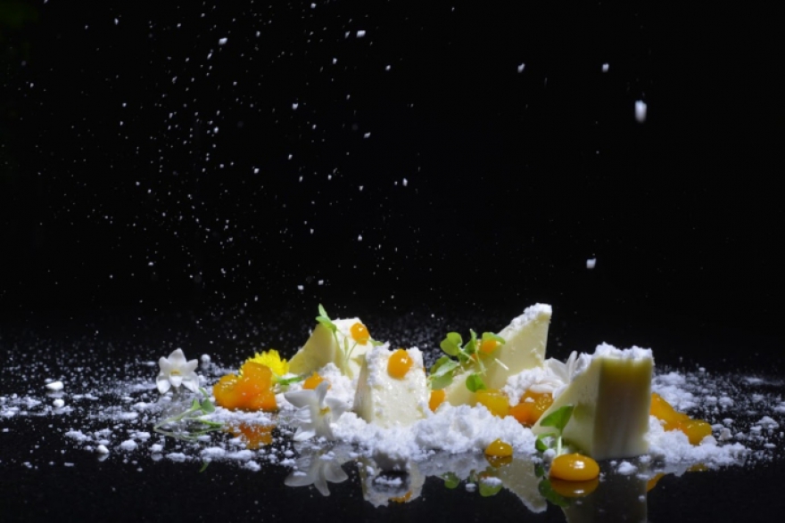 Ресторан Buddha-Bar. Кокосовая панакота с сальсой из манго, 450 рублей