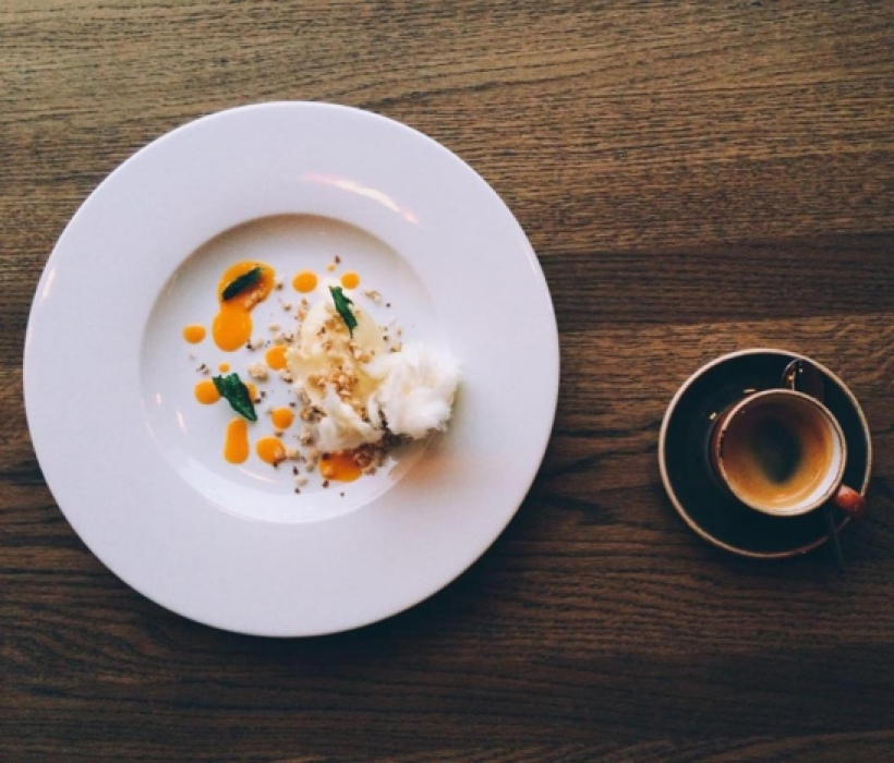 Ресторан Svoi. Ганаш из белого шоколада с облепихой, 260 рублей