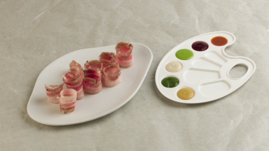 Ресторан «Кококо». Строганина из сала и ассорти соусов, 250 рублей