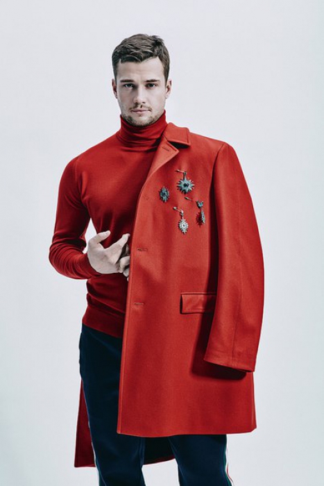 Егор Яковлев в пальто Dries van Noten для съемки «Собака.ru» (2016 год)