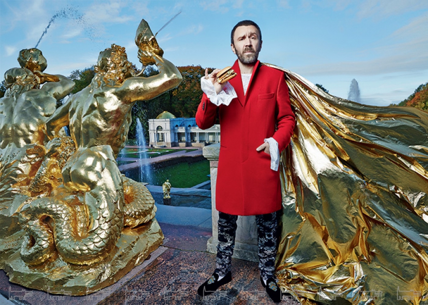 Сергей Шнуров в пальто Dolce & Gabbana для съемки юбилейного номера «Собака.ru» (2014 год)