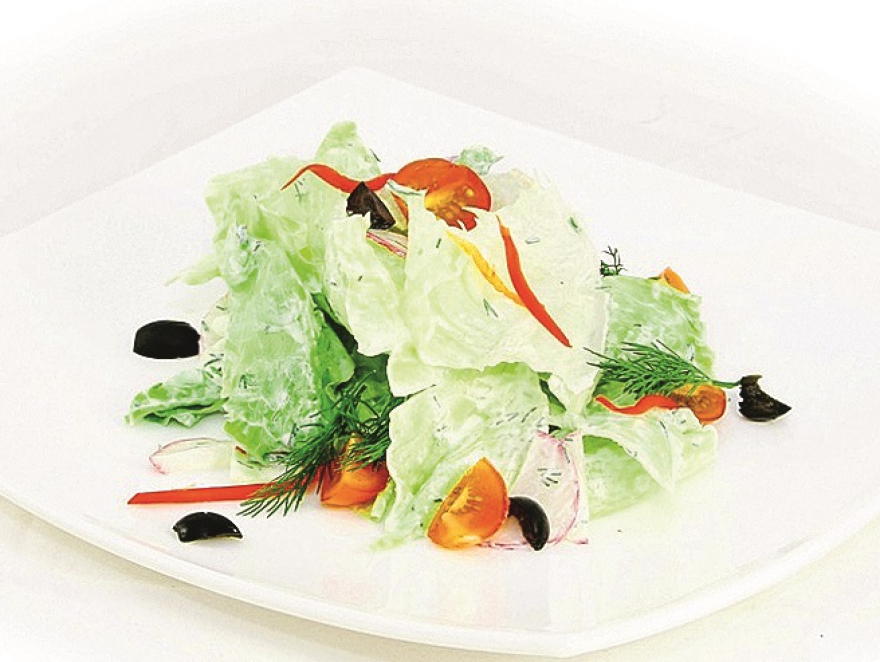 Листья салата айсберг в сметанном соусе (18 ккал) 2. Не нужно тратить время на походы в магазин, где изобилие продуктов и маркетинговые уловки