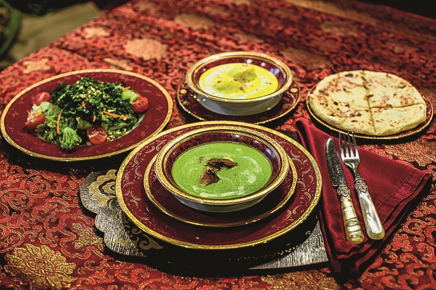 Делитесь пищей. Соблюдайте чистоту. Духовность и чистота – родные сестры. Готовиться еда должна в чистоте, а есть можно только чистыми руками. Ешьте