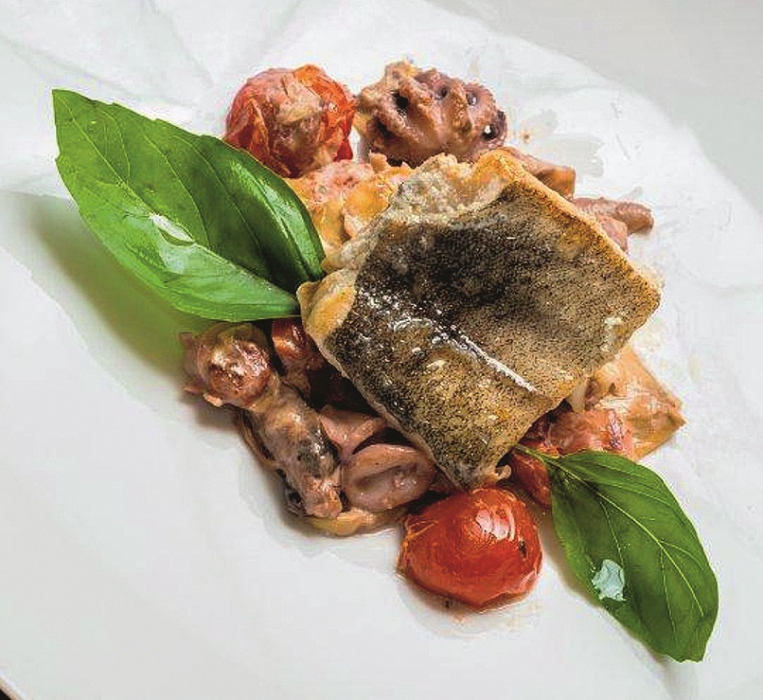 Треска по-испански с морепродуктами (282 ккал)