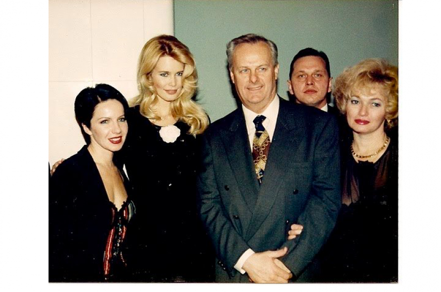 Мэр Анатолий Собчак с супругой на показе с Клаудией Шиффер