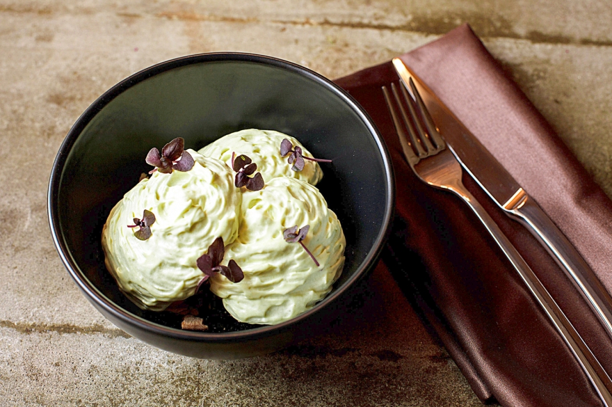 Мусс из чая матча с желе из чайного гриба