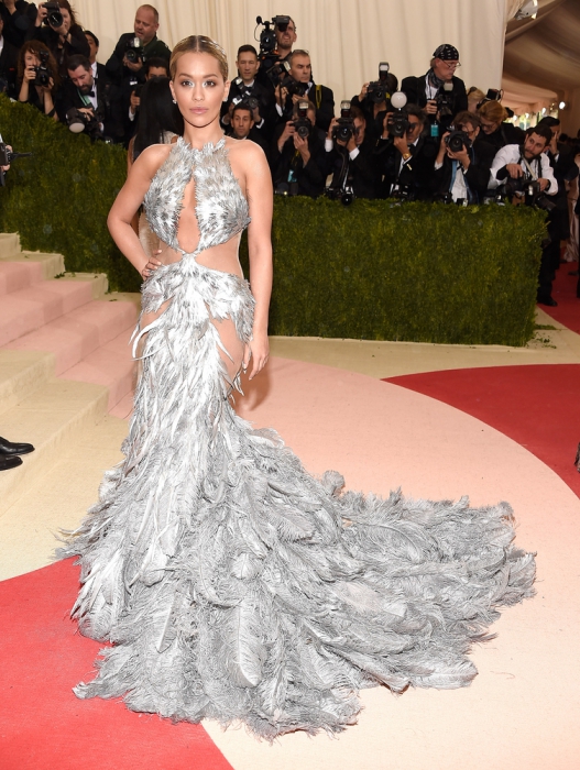 Рита Ора в Vera Wang