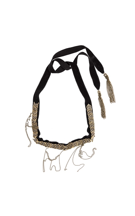 Чокер Caviar Jewellery из бархатной и шелковой ленты, ювелирного сплава и марказитов, 9000 руб. (22.13 Gift)