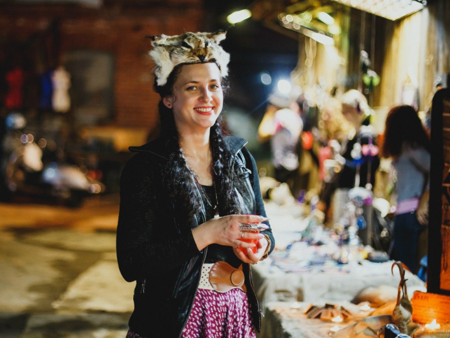 Пятница, 20 мая Фабрика Алафузова уже отошла от зимней спячки после того, как на ее территории прошло несколько вечеринок. Подходит время ночных