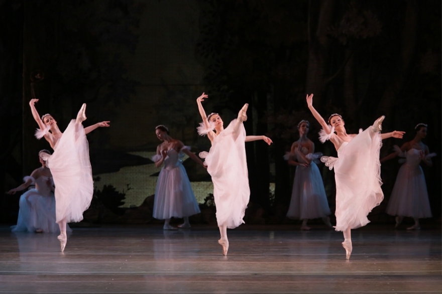 Татьяна Тилигузова, Надежда Батоева и Екатерина Иванникова – сильфиды.