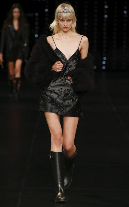 Saint Laurent, 240 000 руб. (ДЛТ)