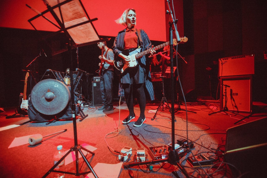 Пятница, 3 июня Glintshake, группа, полностью сменившая репертуар (с альтернативы 90-х - в сторону ноу-вейва и авангарда) приедет в «Соль», чтобы