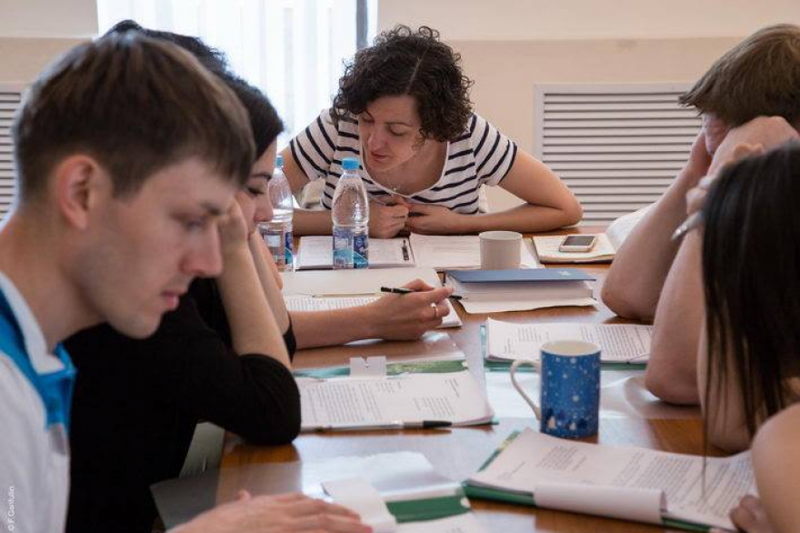 Четверг, 9 июня Для работы над текстом Ивана Вырыпаева впервые пригласили режиссера из Италии - Алессандра Джунтини создаст эскиз спектакля по пьесе