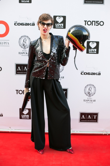 Полина Захарова в пиджаке Maje и брюках Zara, 2015 год