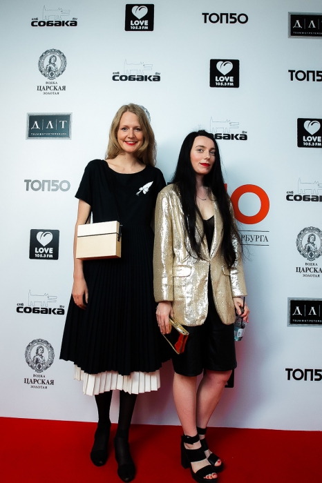 Аня Дружинина (сумка Fedor Toy) и Лена Насибуллина (шорты Asos), 2015 год