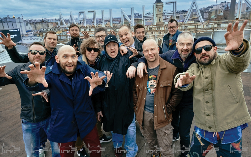 На Алексее Каневе: куртка Les Hommes. На Илье Рогачевском: куртка Stone Island. На Владиславе Александрове: куртка Gucci. На Константине Лимонове