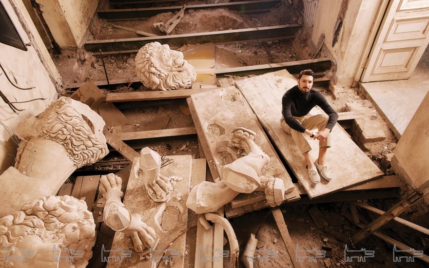 Водолазка Tom Ford (ДЛТ), винтажные брюки Off (Off), кеды Vans — собственность героя