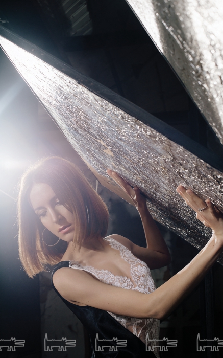 Платье Celine (ДЛТ), серьги Chopard Haute Joaillerie (ДЛТ)