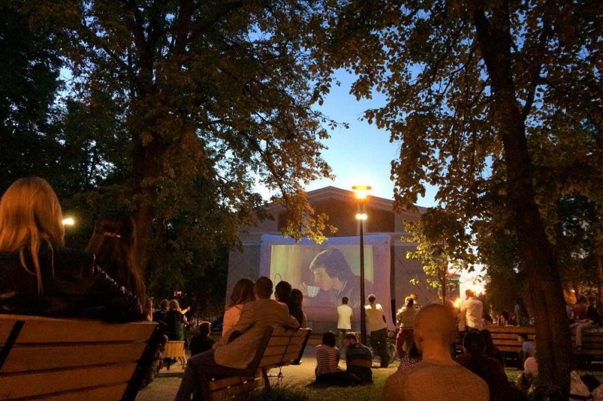 Среда, 29 июня Вновь в сквере имени Аксенова пройдет «Киносреда». В середине недели посмотрим коллекцию Cinema Shorts, которая была в конкурсной