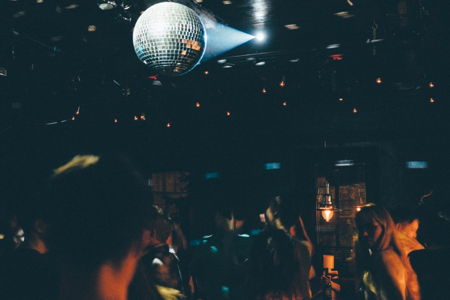 Пятница, 15 июля Экзотическая музыка будет звучать перед выходными в баре «Соль». Из приезжих диджеев - Amateur москвичи Exorcist и Анатолий Балагуров