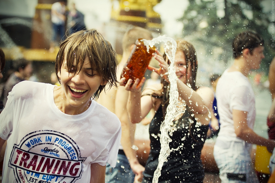 Воскресенье, 17 июля Проект «Зеленый фитнес» устраивает день Нептуна - сразу на двух площадках будут обливать друг друга водой и стрелять водными