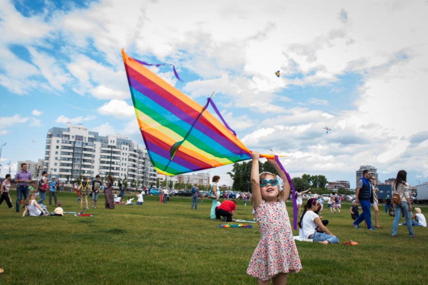 Суббота, 16 июля В третий раз на набережной возле центра семьи «Казан» воспарят кайты. На фестиваль «Летать легко!» можно приходить налегке - летающих