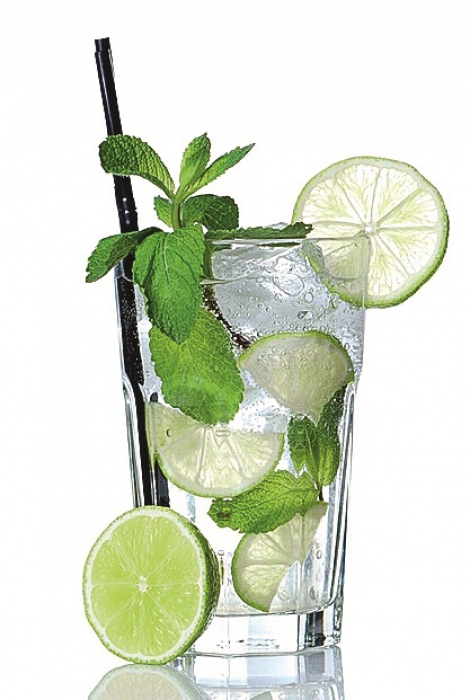 «Обли Бобли» Огуречный мохито В летнюю жару здесь часто заказывают коктейль «Огуречный мохито»: мята, тоник, огуречный сироп, лимон и лайм освежают и