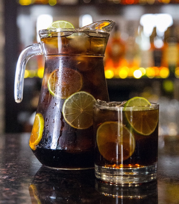 «Император» Лонг Айленд Айс Ти В набирающем популярность загородном ресторане подают мороженое «Семифредо» собственного приготовления от шеф-повара