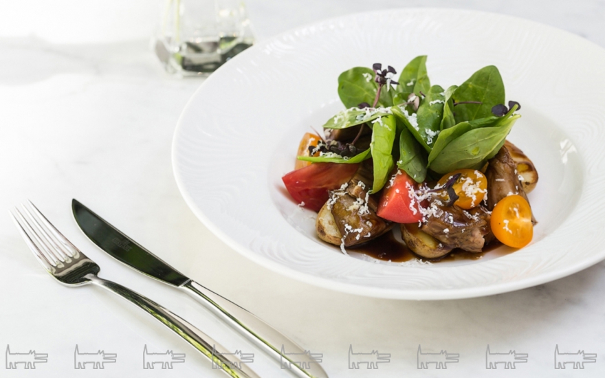 Салат с уткой и шпинатом