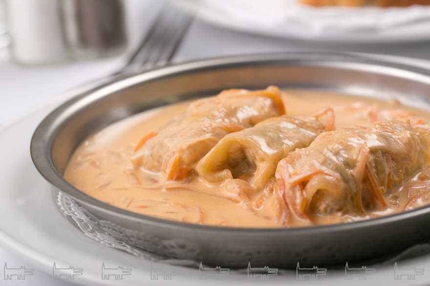 Голубцы в сметанно-томатном соусе