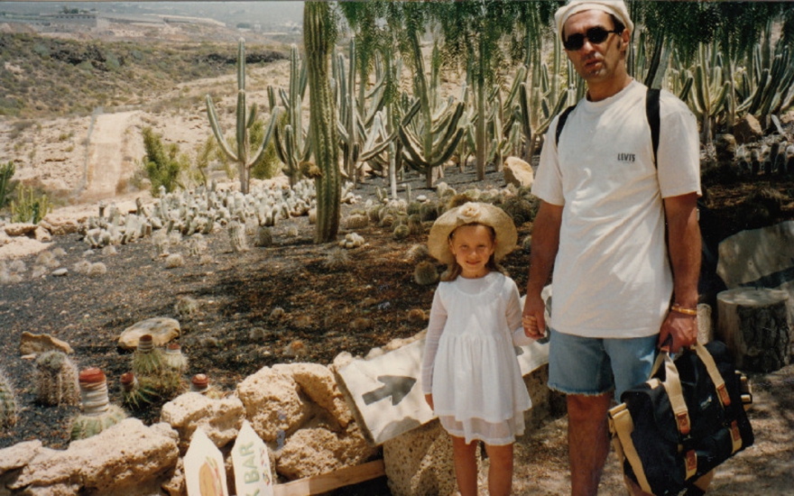 Ксюша, 5 лет. Остров Тенерифе, с папой в парке кактусов