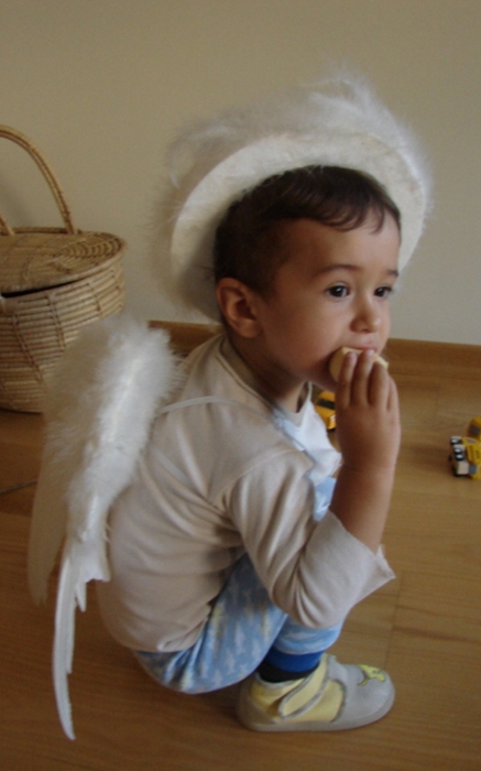 Даня Бутусов в роли ангела