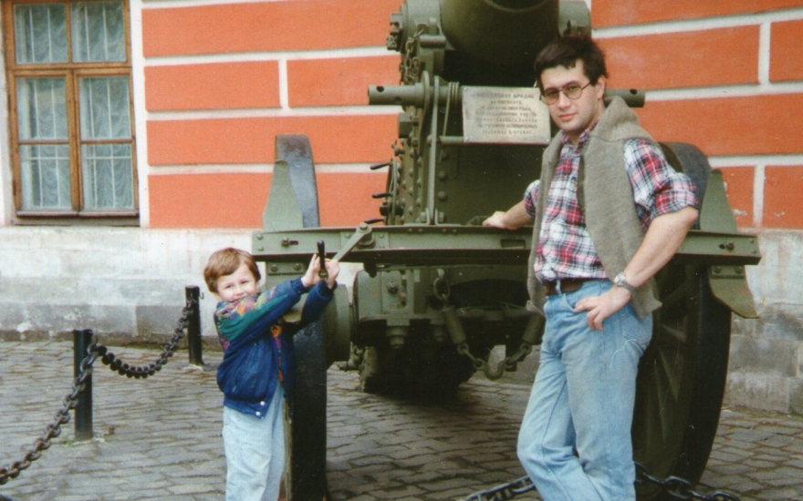 Миша Толстой с отцом Василием Михайловичем в Артиллерийском музее