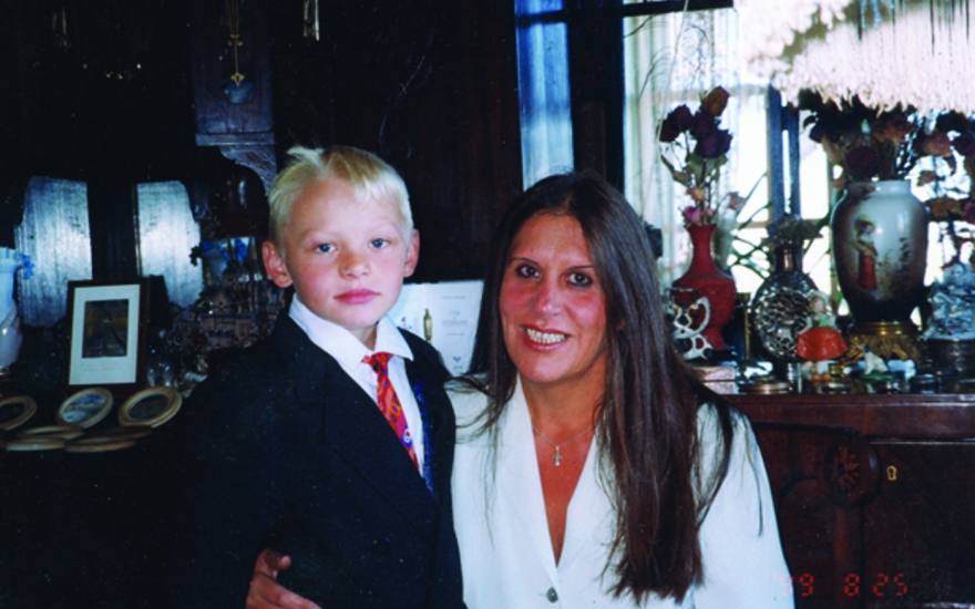 Коля Аничков с бабушкой Надеждой Юрьевной. 1999 год