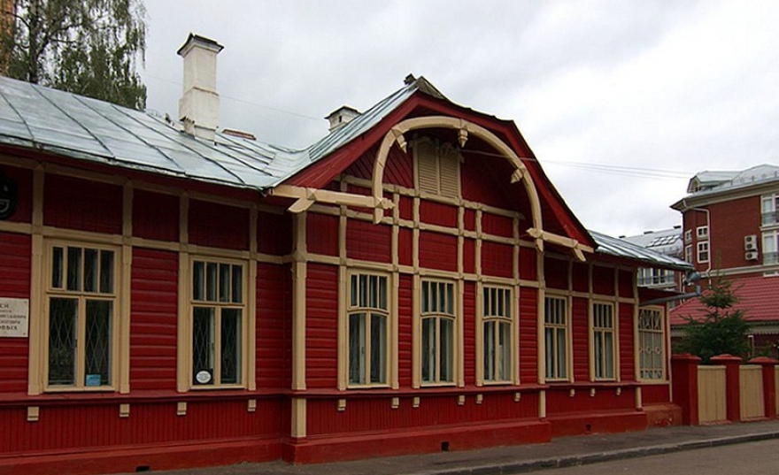 Гостей, кроме Кремля, надо водить в музеи: Тысячелетия, ИЗО, Аксенова, Арбузова, Ленина, Тукая и Музей чак-чака. А также в Камаловский театр