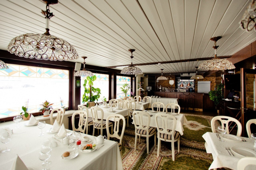 Ем я дома, у меня супруг прекрасно готовит. Вообще, люблю Дом чая, он простой, не пафосный и очень казанский, из старичков. Гостей вожу в «Татарскую