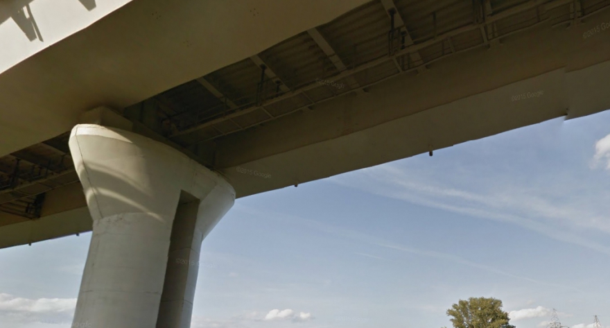 Последнее время прикольно ходить по Кремлевской набережной от НКЦ прочь от центра в сторону Советского района, - дойдешь, бывает, до Русской Швейцарии