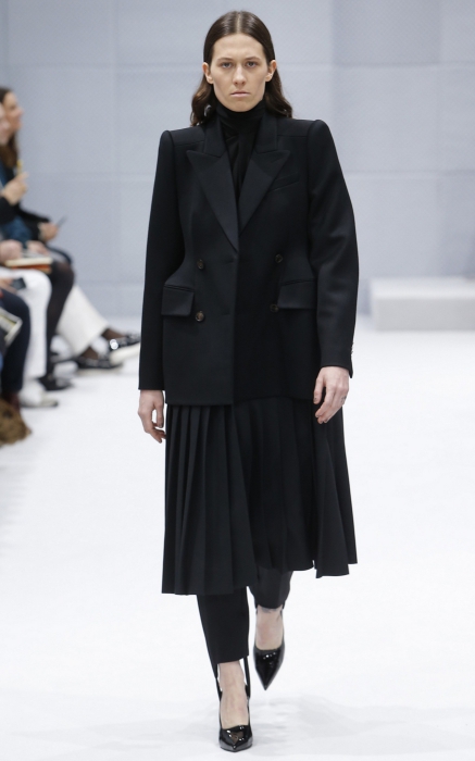 Брюки со штрипками Balenciaga, около 50 000 руб.