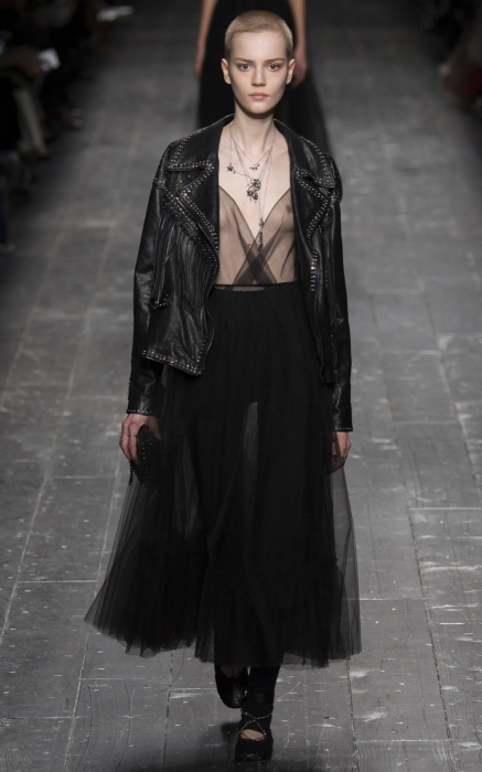 Платье Valentino, около 100 000 руб. (nevsky 152 concept store)