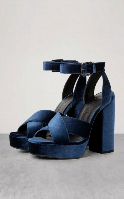 Bershka, 4499 руб. (Bershka)