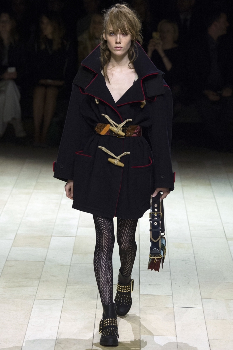 Пальто Burberry, около 230 000 руб. (Burberry)