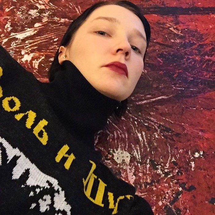 Лотта Волкова в свитере «Король и шут»