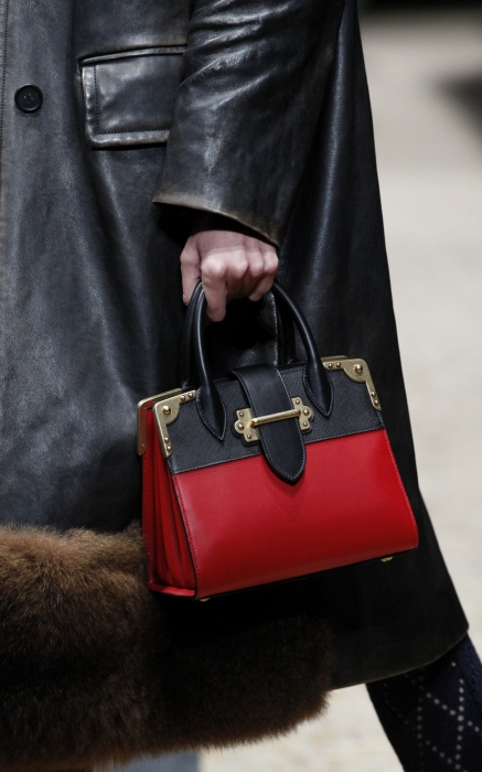 Prada, 280000 руб.