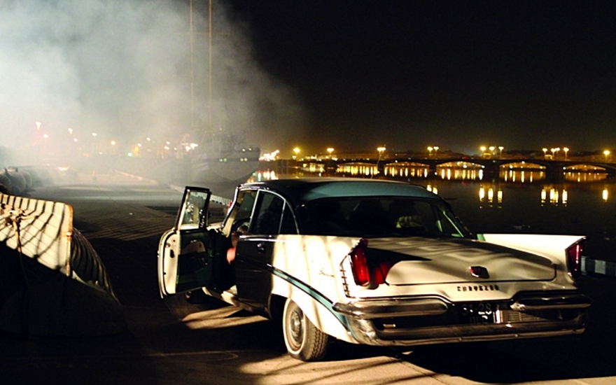 Подсветку Благовещенского моста и набережных Невы выключали специально для съемок — в 1970-х они освещались лишь фонарями.