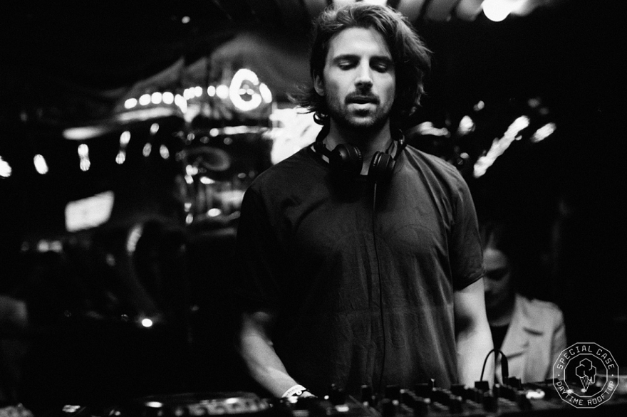 Sidney Charles на крыше Hi-Hat