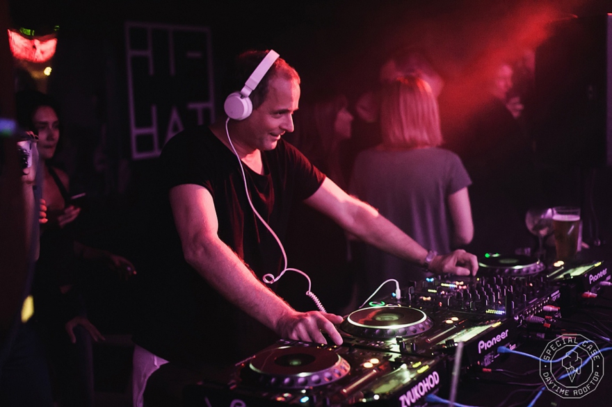 Tiefschwarz на крыше Hi-Hat