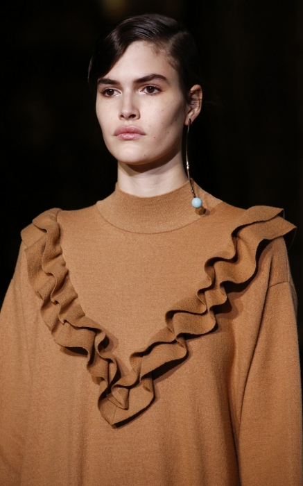 Свитер Stella McCartney, 63000 руб. (ДЛТ)